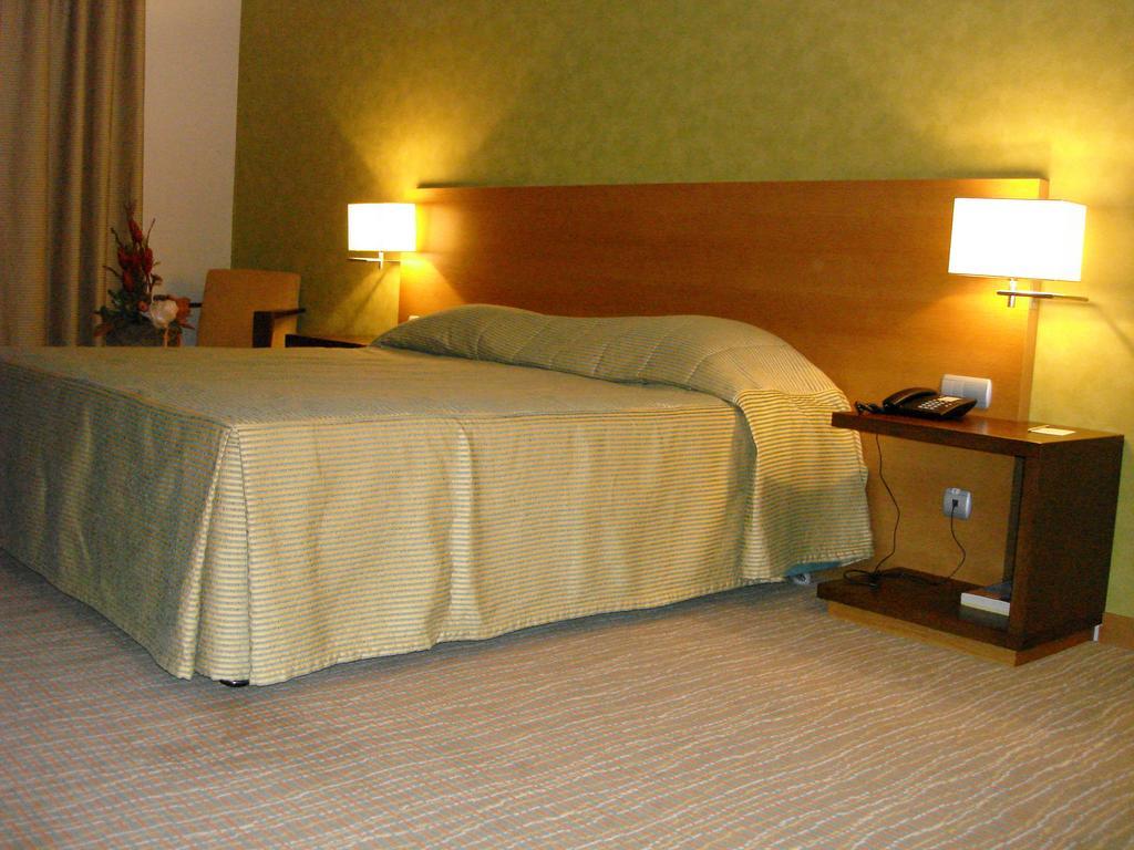 Hotel Lusitania Congress & Spa Гуарда Номер фото